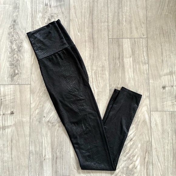 CHERISH BLACK SNAKE SKIN FAUX LEATHER LEGGINGS - Picture 1 of 9